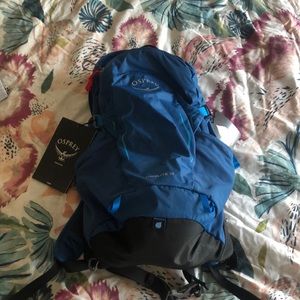 Blue Osprey backpack NWT. Hikelite 18
